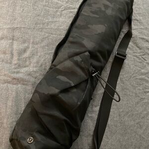 lululemon The Yoga Mat Bag in slate camo 16L perfect cond